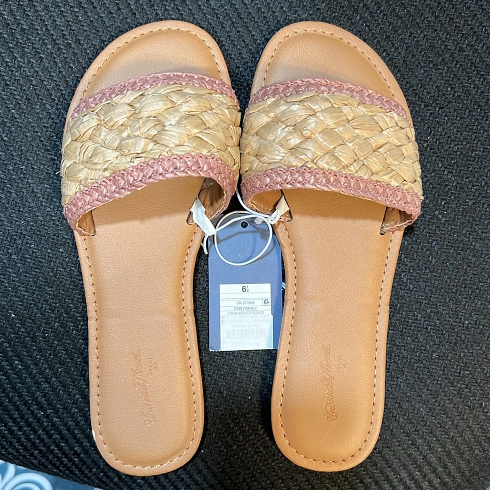 Universal Thread Dez Woven Slides - Picture 8 of 8